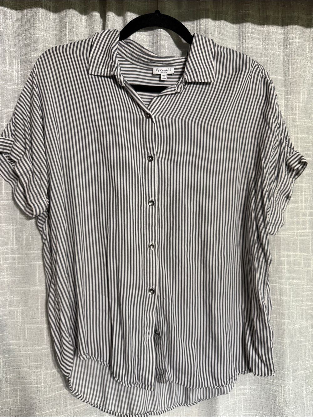 Splendid grey and White Vertical Stripe Short-Sleeve Button-Down Shirt
